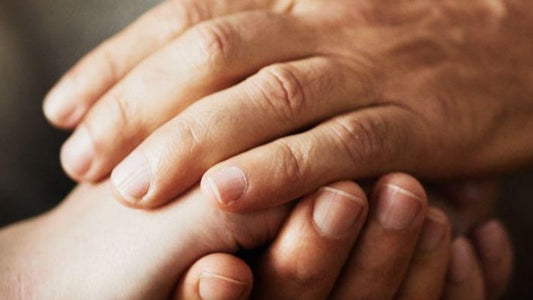 What to Say When Someone Is Grieving (And What to Not Say)